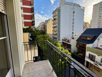 Amplio departamento 2 amb. muy luminoso en excelente ubicación deVilla Crespo