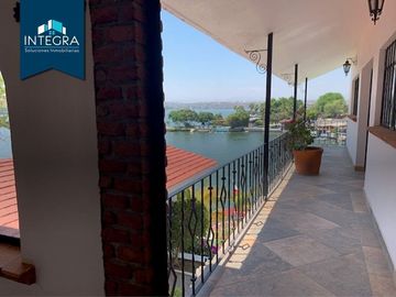 Casa en venta, Bajada del Panteón (Amueblada), Tequesquitengo.