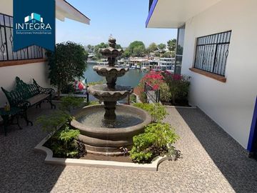 Casa en venta, Bajada del Panteón (Amueblada), Tequesquitengo.