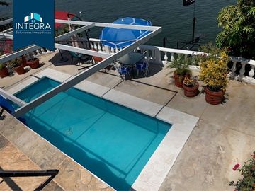 Casa en venta, Bajada del Panteón (Amueblada), Tequesquitengo.