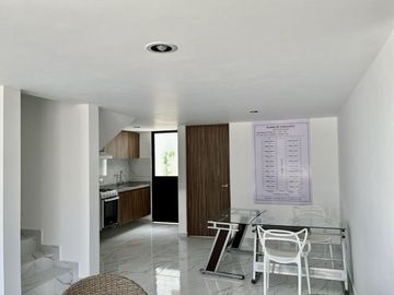 CASA EN VENTA CON RECÁMARA EN PB EN RESIDENCIAL GEMMA MUY CERCA DE LA 11 SUR