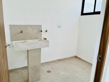 CASA EN VENTA CON RECÁMARA EN PB EN RESIDENCIAL GEMMA MUY CERCA DE LA 11 SUR