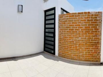 CASA EN VENTA CON RECÁMARA EN PB EN RESIDENCIAL GEMMA MUY CERCA DE LA 11 SUR