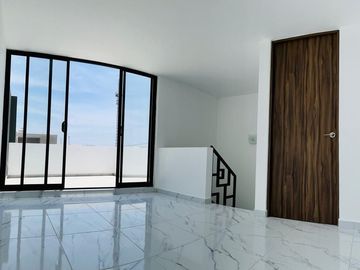 CASA EN VENTA CON RECÁMARA EN PB EN RESIDENCIAL GEMMA MUY CERCA DE LA 11 SUR