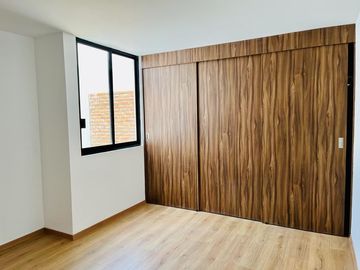 CASA EN VENTA CON RECÁMARA EN PB EN RESIDENCIAL GEMMA MUY CERCA DE LA 11 SUR