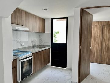 CASA EN VENTA CON RECÁMARA EN PB EN RESIDENCIAL GEMMA MUY CERCA DE LA 11 SUR