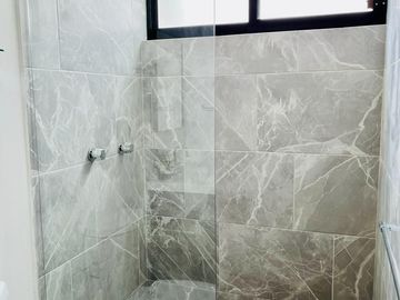 CASA EN VENTA CON RECÁMARA EN PB EN RESIDENCIAL GEMMA MUY CERCA DE LA 11 SUR