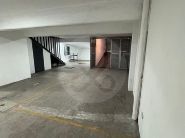Edificio en venta en Viveros de La Loma