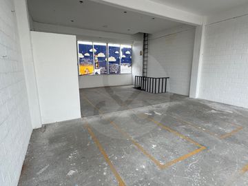 Edificio en venta en Viveros de La Loma