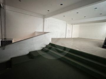 Edificio en venta en Viveros de La Loma