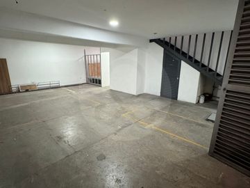 Edificio en venta en Viveros de La Loma