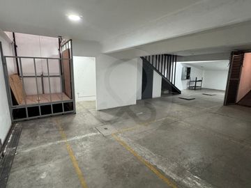 Edificio en venta en Viveros de La Loma