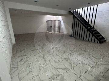 Edificio en venta en Viveros de La Loma