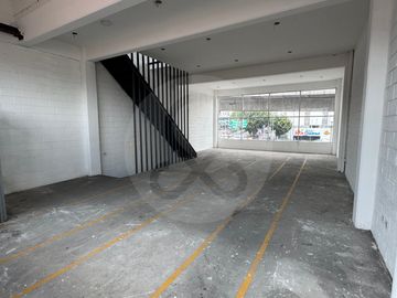 Edificio en venta en Viveros de La Loma