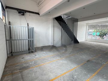 Edificio en venta en Viveros de La Loma