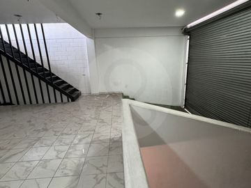 Edificio en venta en Viveros de La Loma
