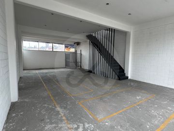 Edificio en venta en Viveros de La Loma