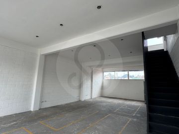 Edificio en venta en Viveros de La Loma