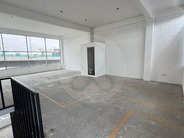 Edificio en venta en Viveros de La Loma