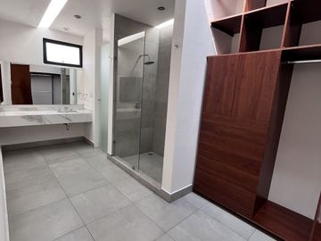 Renta Moderna Residencia en Rancho San Juan