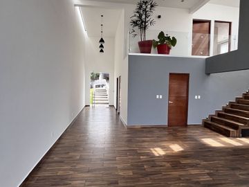 Renta Moderna Residencia en Rancho San Juan