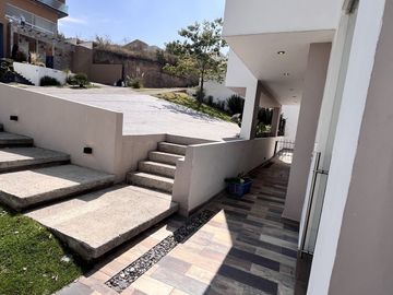 Renta Moderna Residencia en Rancho San Juan