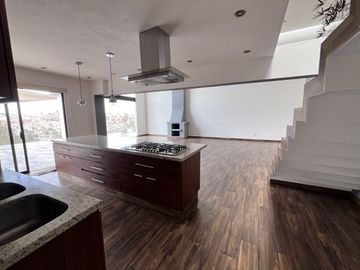 Renta Moderna Residencia en Rancho San Juan