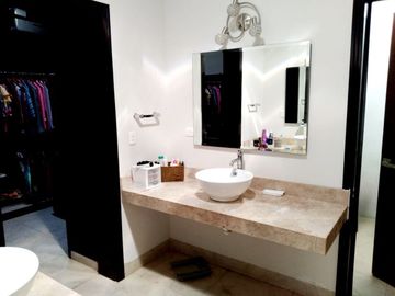 CASA EN VENTA O RENTA EN PRIVADA UBICADA EN CHOLUL