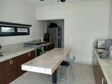 CASA EN VENTA O RENTA EN PRIVADA UBICADA EN CHOLUL