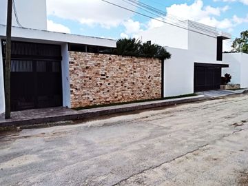 CASA EN VENTA O RENTA EN PRIVADA UBICADA EN CHOLUL