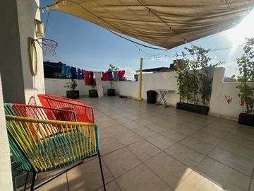 DPTO. VENTA CON ROOF GARDEN 2 REC 2 BAÑOS 2 AUTOS MUY ILUMINADO