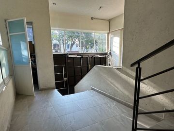 DPTO. VENTA CON ROOF GARDEN 2 REC 2 BAÑOS 2 AUTOS MUY ILUMINADO