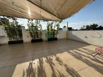 DPTO. VENTA CON ROOF GARDEN 2 REC 2 BAÑOS 2 AUTOS MUY ILUMINADO