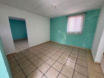 Predio con dos casas, todos los servicios, pozo de agua propio.