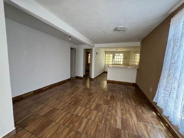Predio con dos casas, todos los servicios, pozo de agua propio.