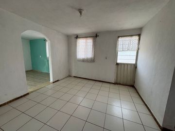 Predio con dos casas, todos los servicios, pozo de agua propio.