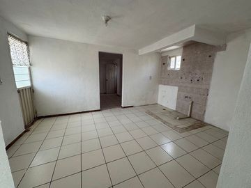 Predio con dos casas, todos los servicios, pozo de agua propio.