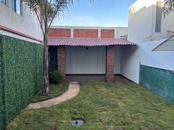CASA  EN VENTA | CON JARDIN GRANDE | POR LA BUAP PUEBL