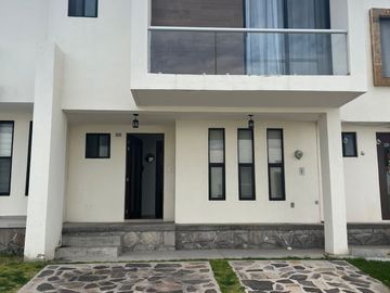 CASA EN VENTA EN ZIBATÁ CONDOMINIO QUETZAL 3.4 MDP