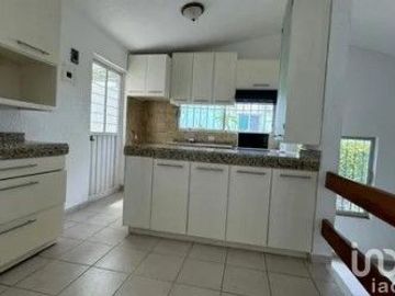 Venta para remodelar en Lomas de Cocoyoc, M