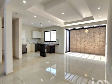Venta de casa en Fraccionamiento la Herradura en Coatepec.