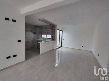 Venta de casa en Fraccionamiento Lirios en Coatepec.
