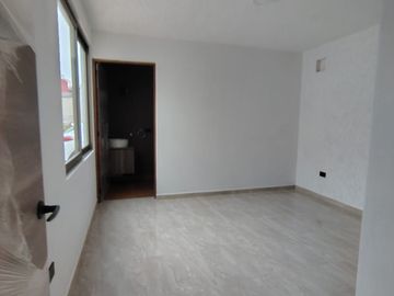 Venta de casa en Fraccionamiento Lirios en Coatepec.
