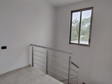 Venta de casa en Fraccionamiento Lirios en Coatepec.