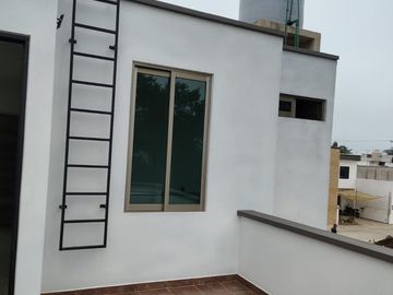 Venta de casa en Fraccionamiento Lirios en Coatepec.