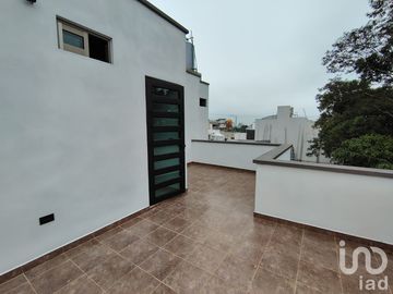 Venta de casa en Fraccionamiento Lirios en Coatepec.