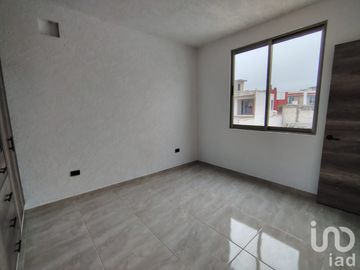 Venta de casa en Fraccionamiento Lirios en Coatepec.
