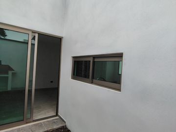 Venta de casa en Fraccionamiento Lirios en Coatepec.