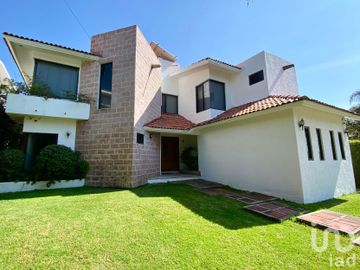 CASA EN VENTA EN LOMAS DE COCOYOC MORELOS