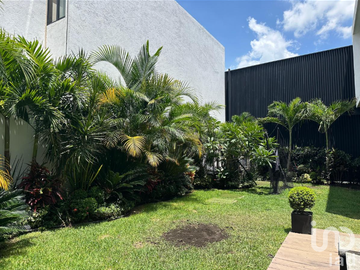 En Renta.Casa Moderna en Jardines de Cuernavaca